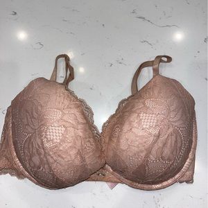 Victoria’s Secret 34 DD plunge bra for sale 🤎